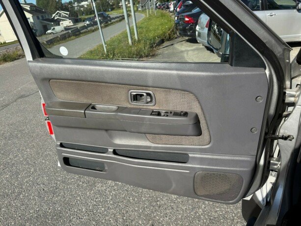 nissan-king-cab-diesel-2006-big-18