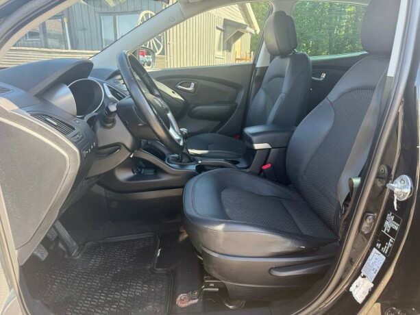 hyundai-ix35-diesel-2012-big-32