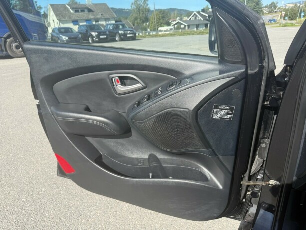 hyundai-ix35-diesel-2012-big-33