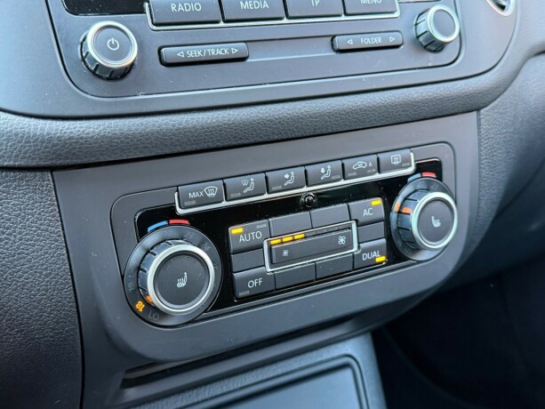 volkswagen-golf-plus-diesel-2010-big-26