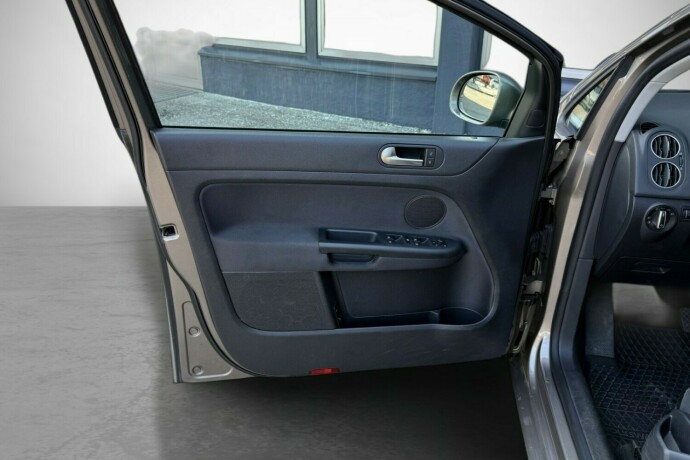 volkswagen-golf-plus-diesel-2010-big-12