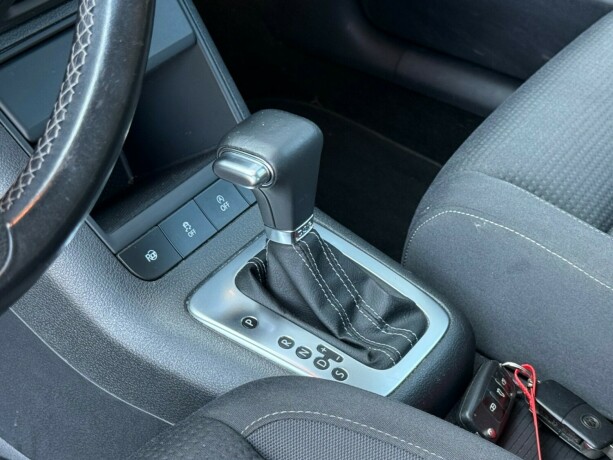 volkswagen-golf-plus-diesel-2010-big-19