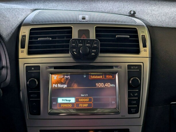 toyota-avensis-bensin-2012-big-17