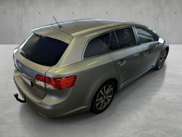 toyota-avensis-bensin-2012-big-7