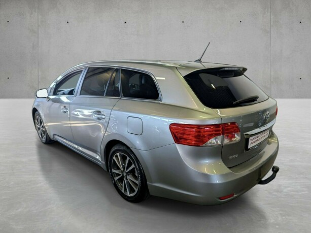 toyota-avensis-bensin-2012-big-2