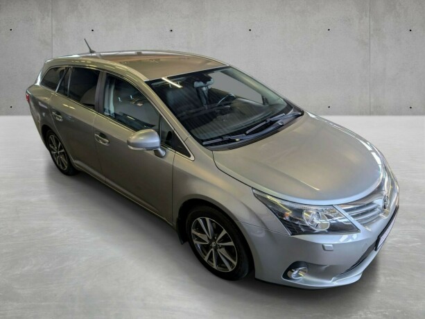 toyota-avensis-bensin-2012-big-5