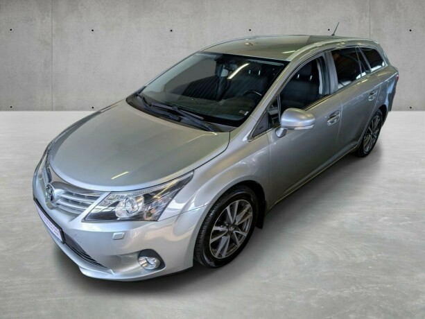 toyota-avensis-bensin-2012-big-4