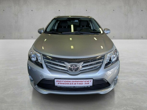 toyota-avensis-bensin-2012-big-8