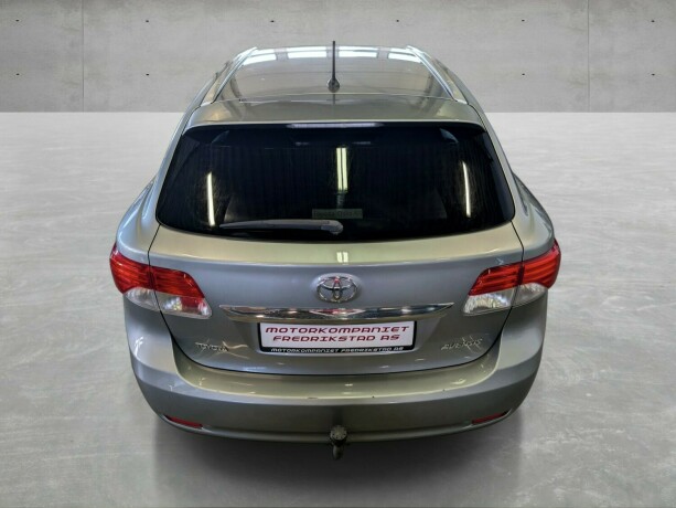 toyota-avensis-bensin-2012-big-11