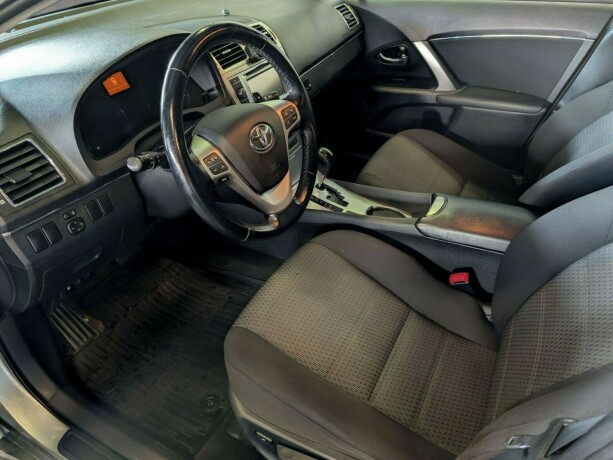 toyota-avensis-bensin-2012-big-19