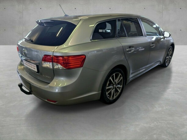 toyota-avensis-bensin-2012-big-3