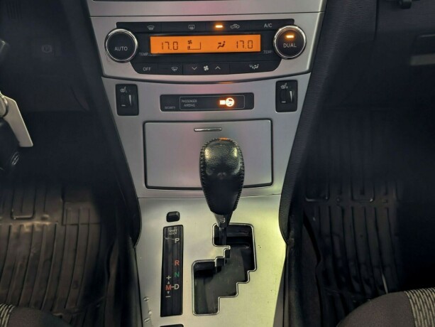 toyota-avensis-bensin-2012-big-18