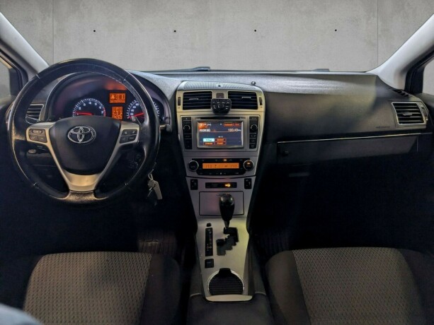 toyota-avensis-bensin-2012-big-13