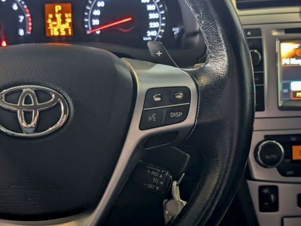 toyota-avensis-bensin-2012-big-24