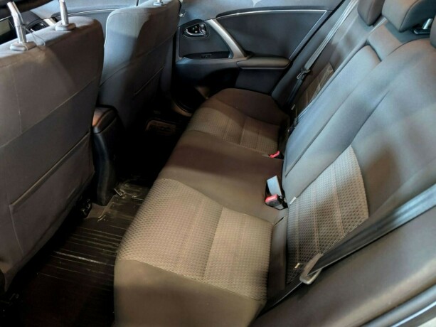 toyota-avensis-bensin-2012-big-20