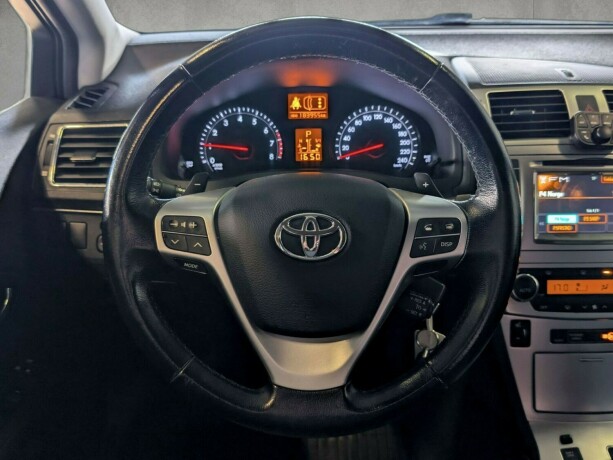 toyota-avensis-bensin-2012-big-15