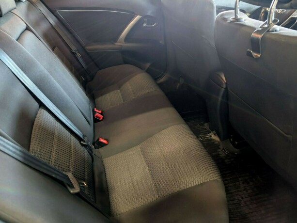 toyota-avensis-bensin-2012-big-22