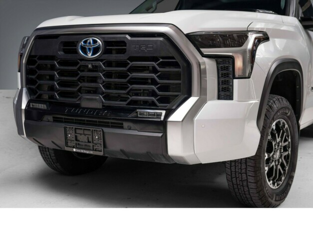 toyota-tundra-elektrisitetbensin-2022-big-1