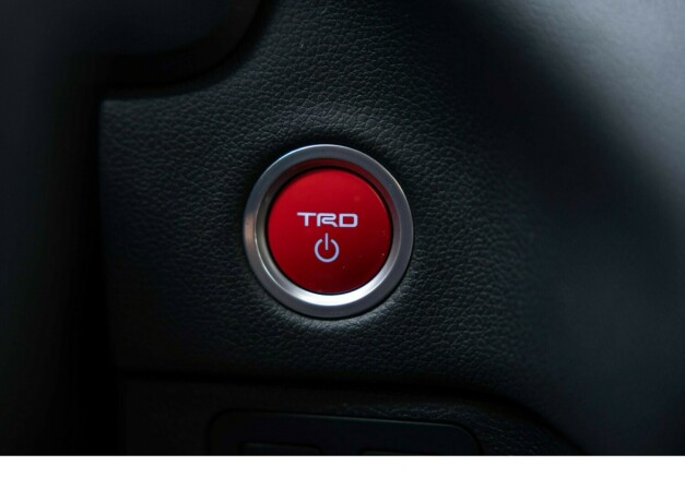 toyota-tundra-elektrisitetbensin-2022-big-18