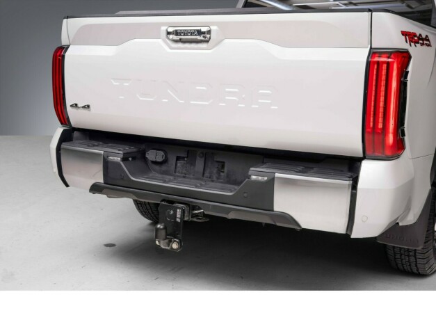 toyota-tundra-elektrisitetbensin-2022-big-8