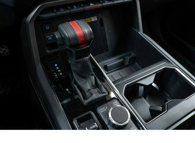 toyota-tundra-elektrisitetbensin-2022-big-20