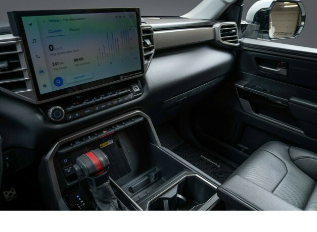 toyota-tundra-elektrisitetbensin-2022-big-19