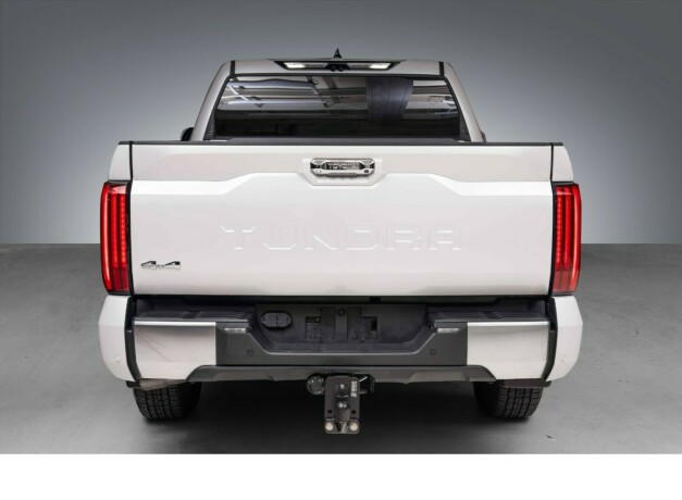 toyota-tundra-elektrisitetbensin-2022-big-11