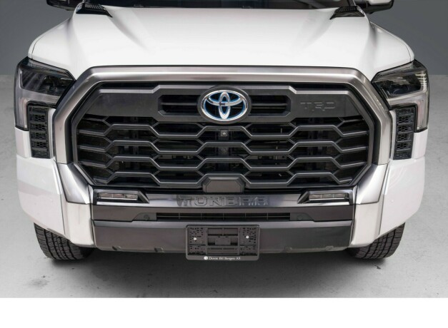 toyota-tundra-elektrisitetbensin-2022-big-5