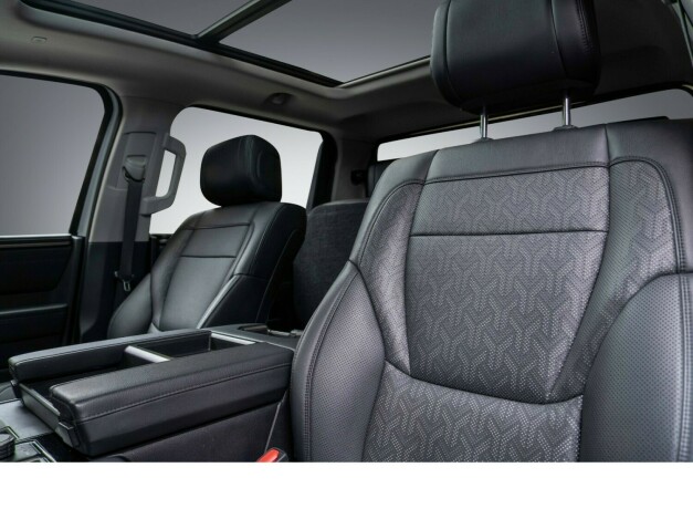 toyota-tundra-elektrisitetbensin-2022-big-27
