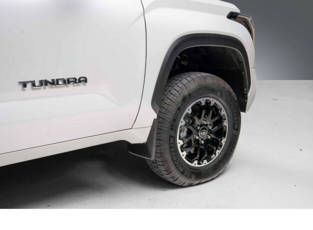 toyota-tundra-elektrisitetbensin-2022-big-9