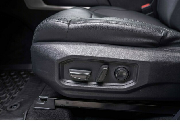 toyota-tundra-elektrisitetbensin-2022-big-28