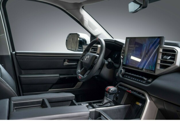 toyota-tundra-elektrisitetbensin-2022-big-29