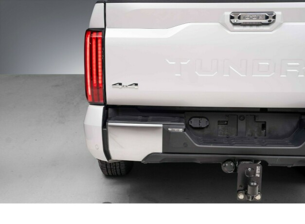 toyota-tundra-elektrisitetbensin-2022-big-12