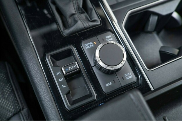 toyota-tundra-elektrisitetbensin-2022-big-21