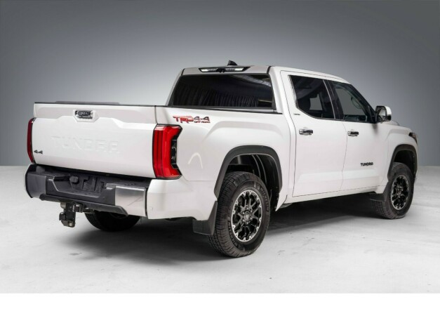 toyota-tundra-elektrisitetbensin-2022-big-7