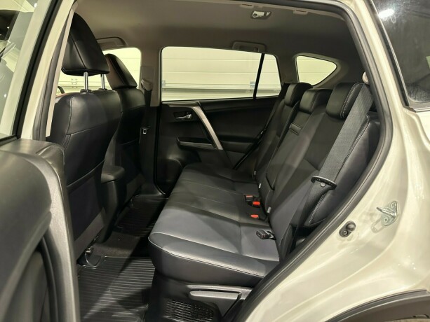 toyota-rav4-elektrisitetbensin-2016-big-10
