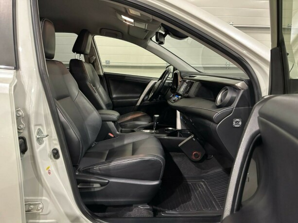 toyota-rav4-elektrisitetbensin-2016-big-8