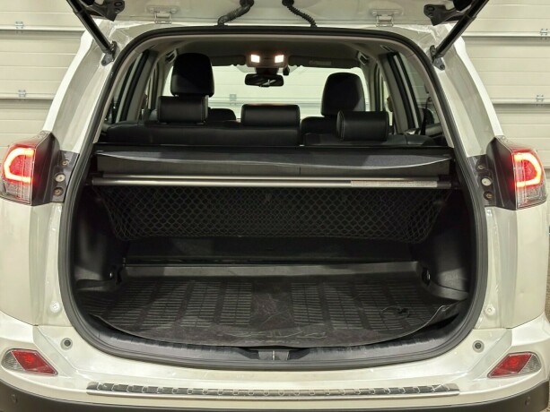 toyota-rav4-elektrisitetbensin-2016-big-12