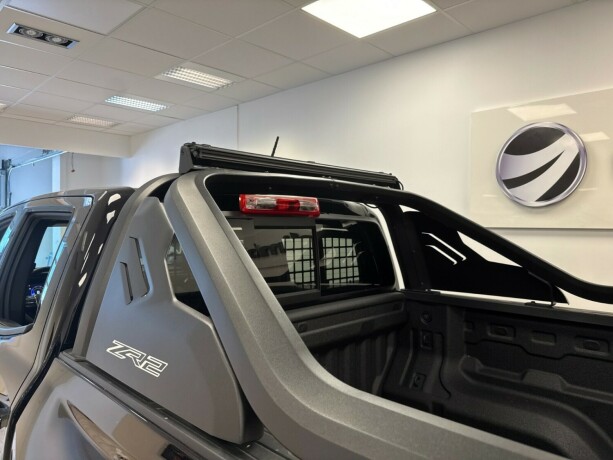 chevrolet-colorado-bensin-2025-big-12