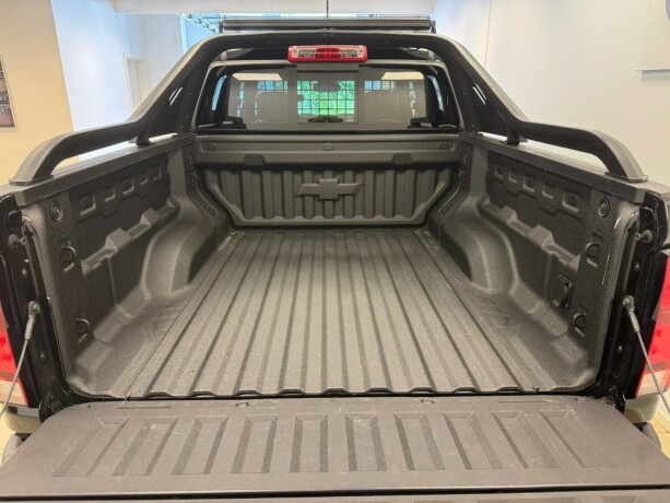 chevrolet-colorado-bensin-2025-big-13