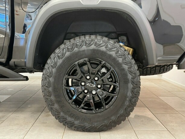 chevrolet-colorado-bensin-2025-big-11