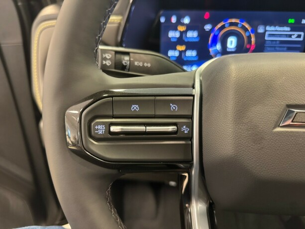 chevrolet-colorado-bensin-2025-big-35