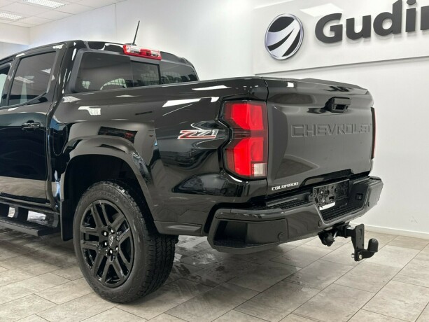 chevrolet-colorado-bensin-2025-big-4