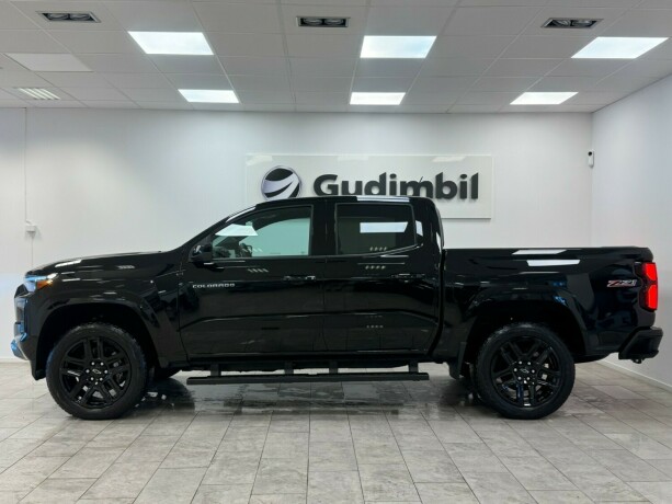 chevrolet-colorado-bensin-2025-big-2