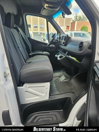 mercedes-benz-sprinter-diesel-2019-big-10