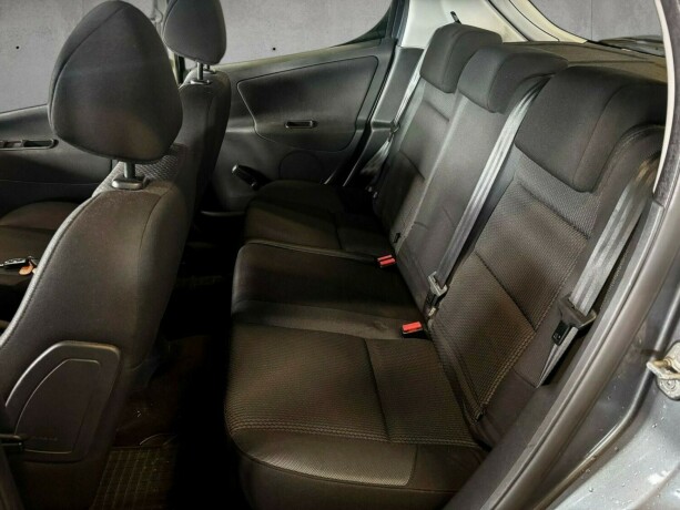 peugeot-207-diesel-2010-big-13