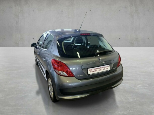 peugeot-207-diesel-2010-big-3