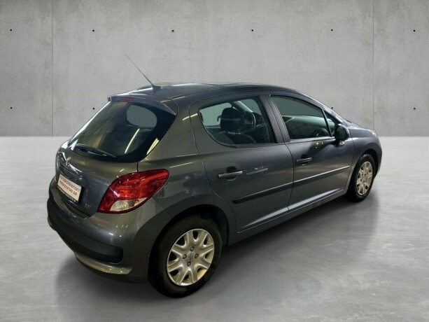 peugeot-207-diesel-2010-big-8