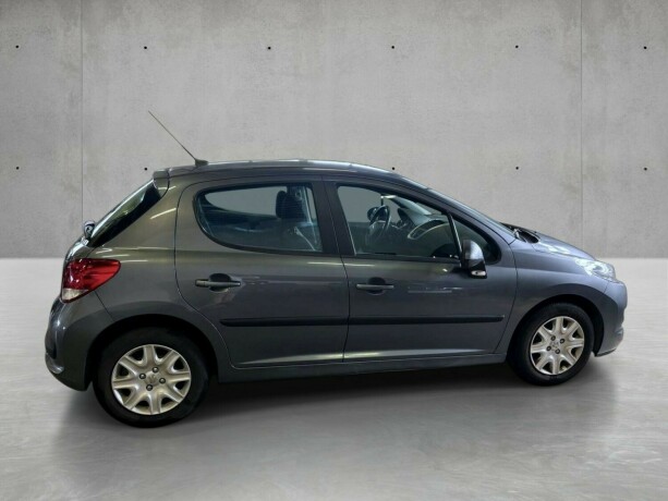 peugeot-207-diesel-2010-big-9