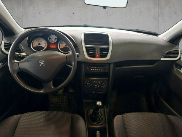 peugeot-207-diesel-2010-big-10